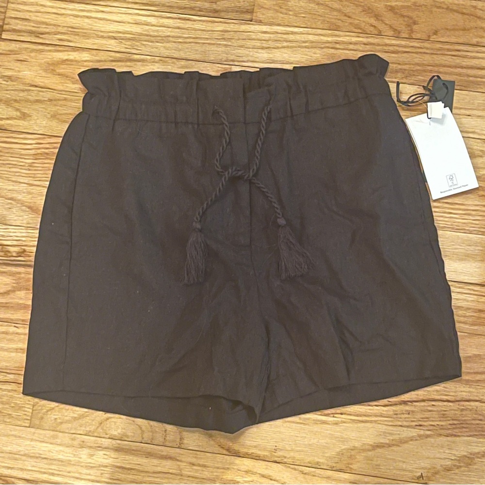 House of Harlow high waisted linen shorts NWT